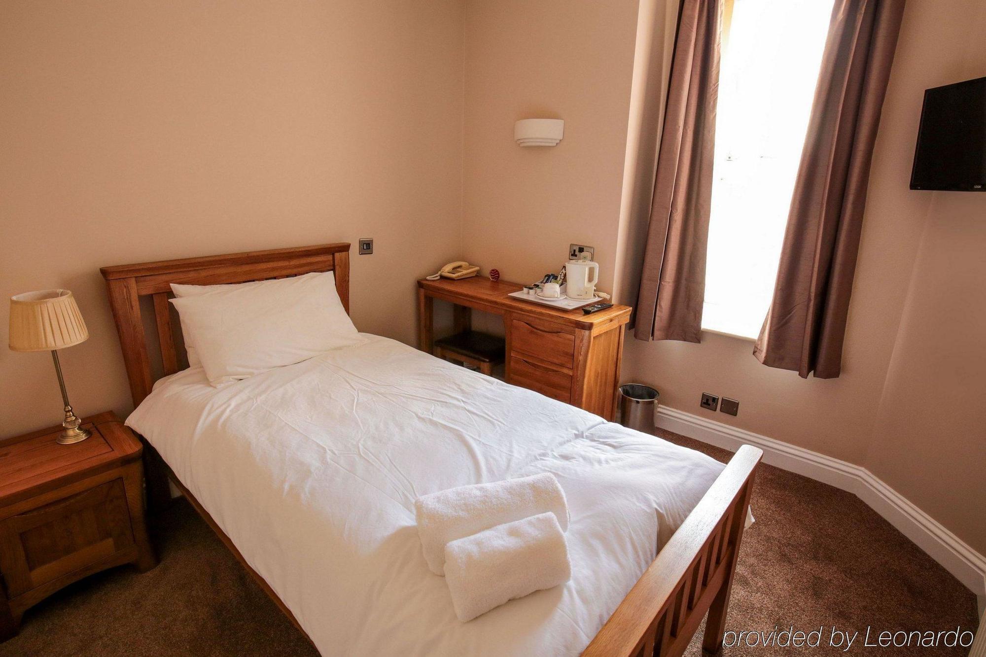 Fernbank Hotel บาซิงสโตค ภายนอก รูปภาพ
